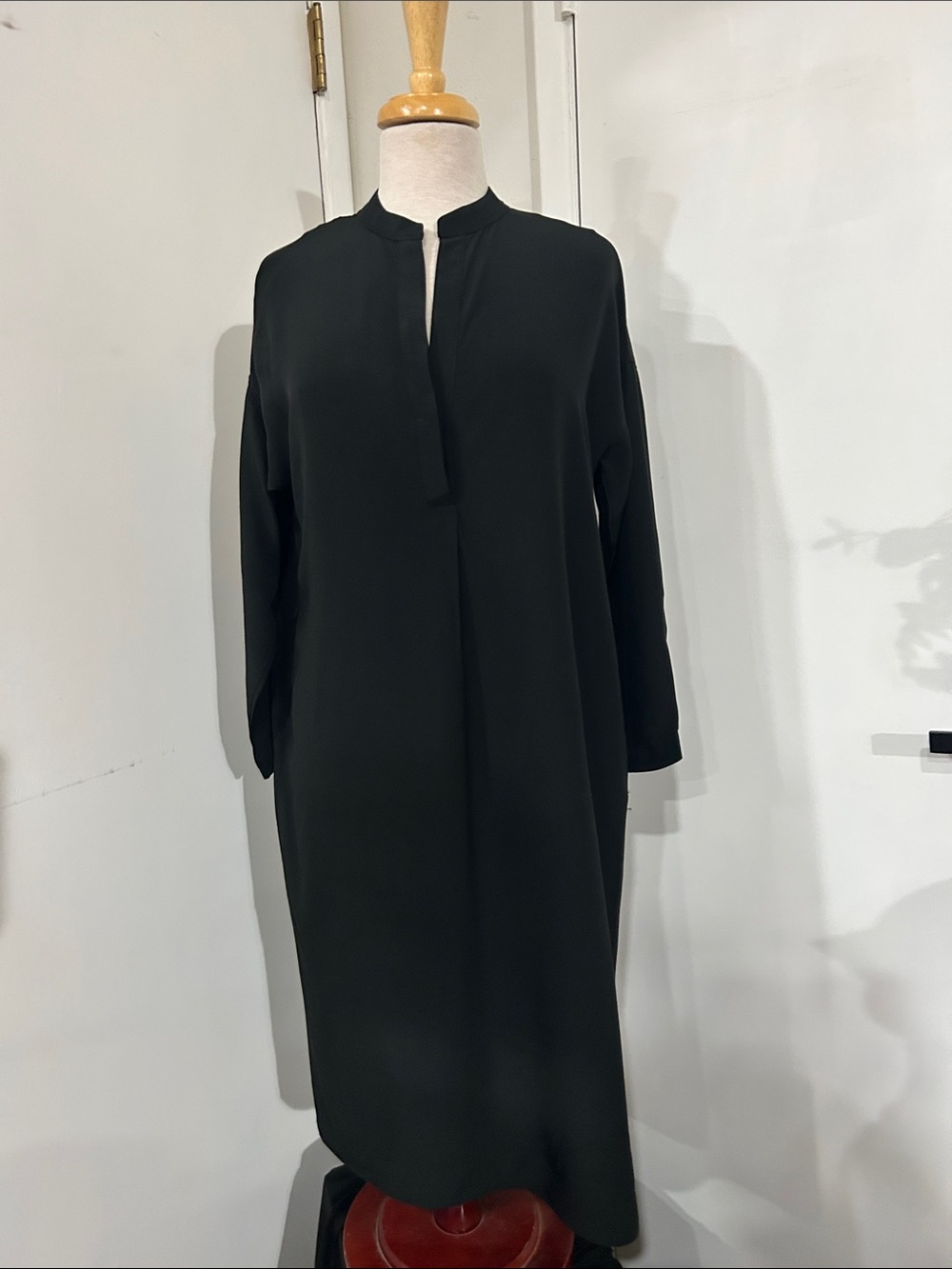 Women's Black Long-Sleeve Maxi Shift Dress